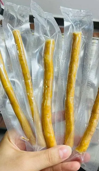 Des siwaks humides, emballés un par un dans des sachets plastique sous vide