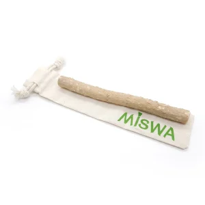 Siwak MISWA posé sur son pochon en coton bio